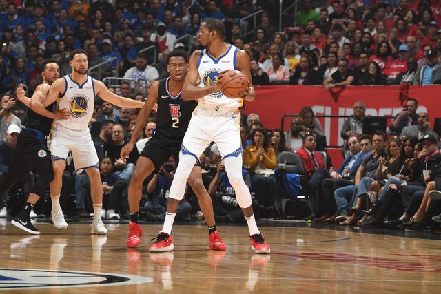 深圳游泳新星陈俊儿在塔什干世界杯再获蝶泳金牌